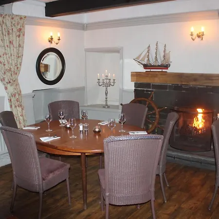 Old Kings Head Hotel 3*