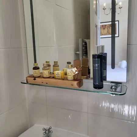 Hotel Old Kings Head 3*