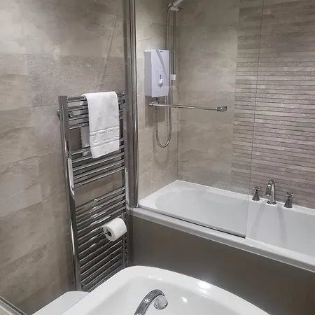 Old Kings Head 3*